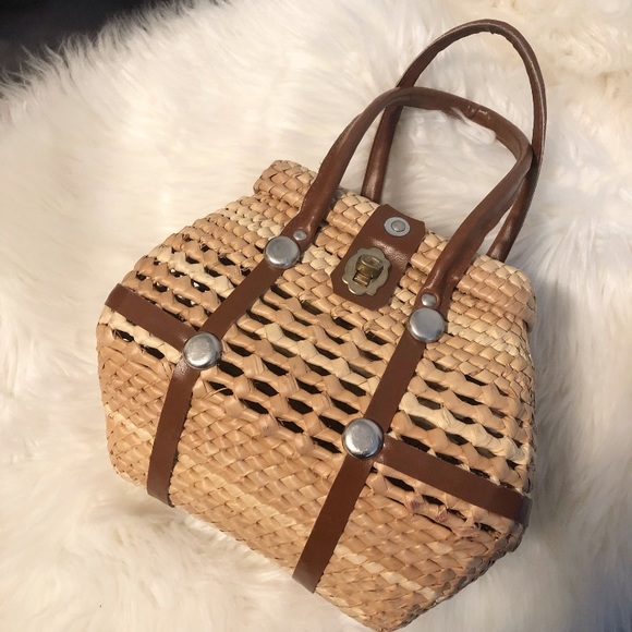 Handmade woven bag - Picture 1 of 8